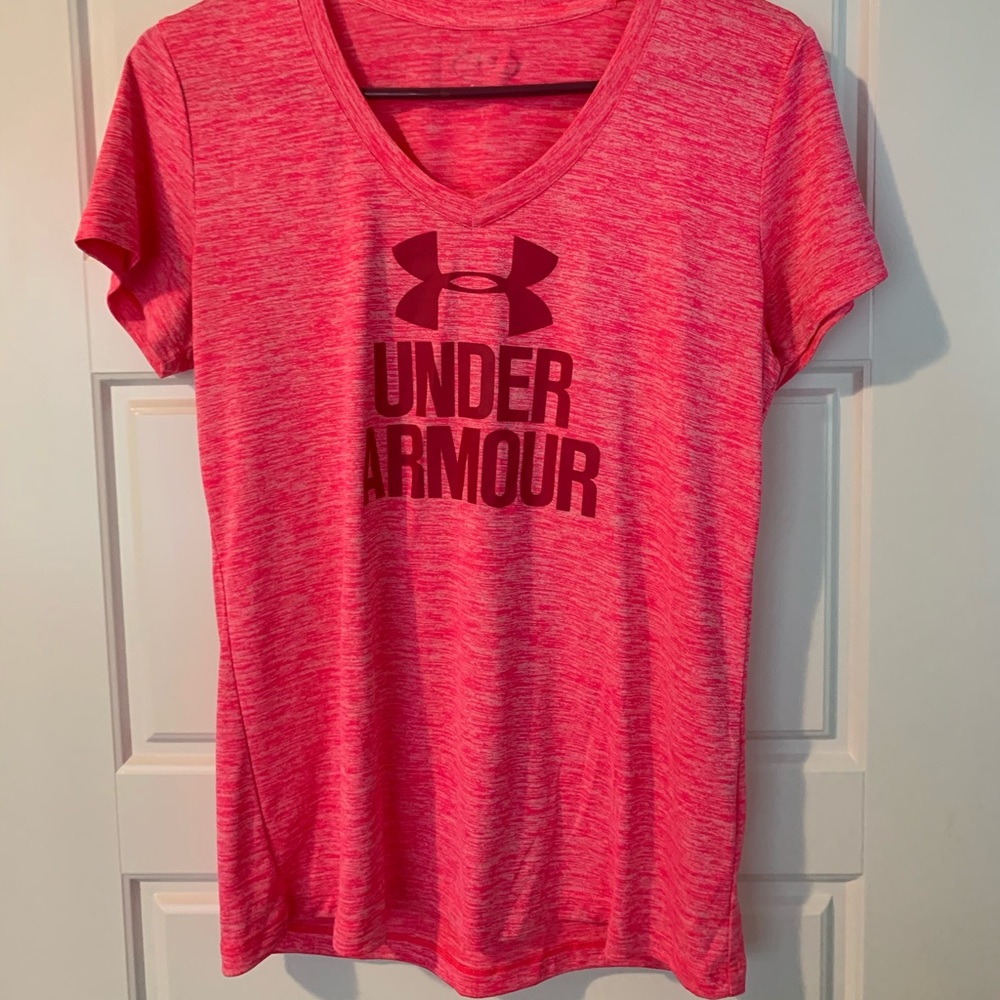Under Armour t-shirts size small pink